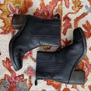 UGG Camden Black Leather Bootie